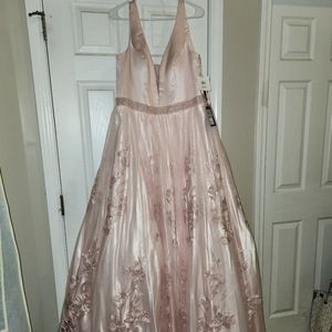 NWT Faviana Baby Pink Dress